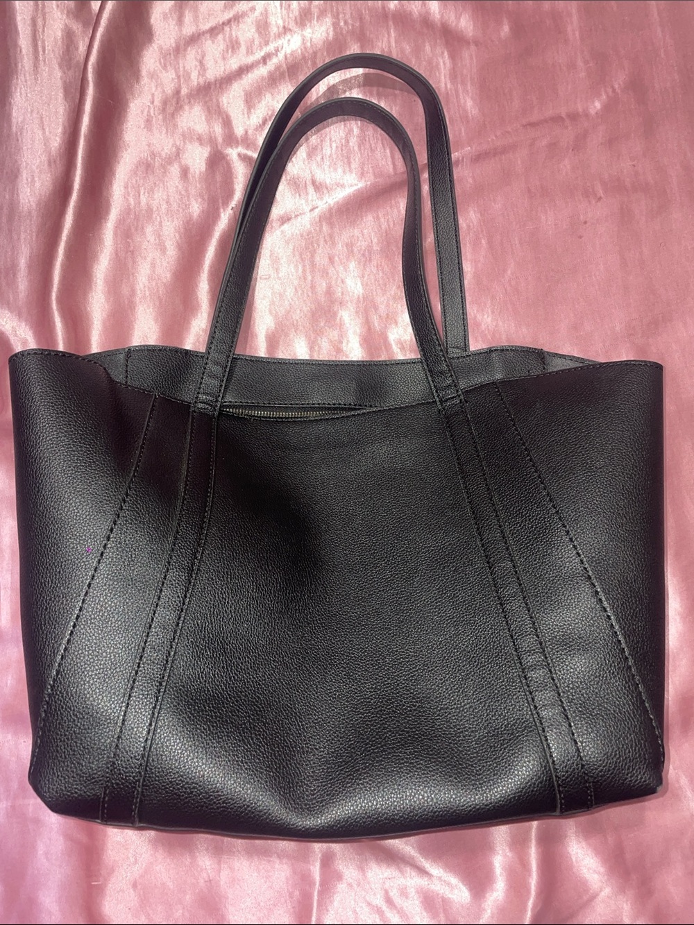 Black Guess Purse 🖤 - Picture 2 of 3